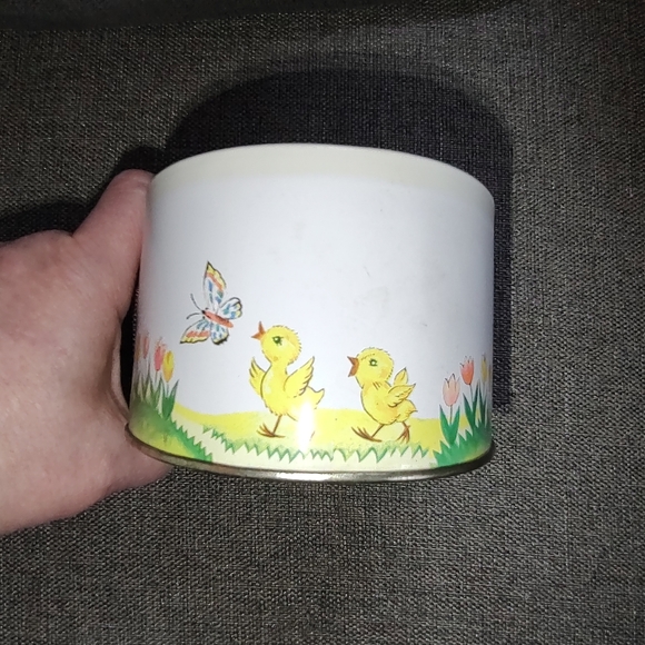 Vintage Daher Decorated Tin Easter Oval Container - Picture 6 of 8